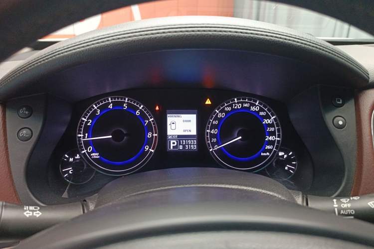 Used Infiniti QX50 2013 2.5L Two-Wheel-Drive Elegant Edition
