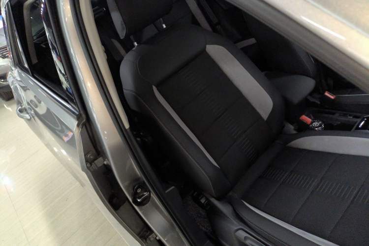 Used Volkswagen T-ROC 2020 230TSI DSG Two-Wheel Drive Advanced Version Right Front Seat