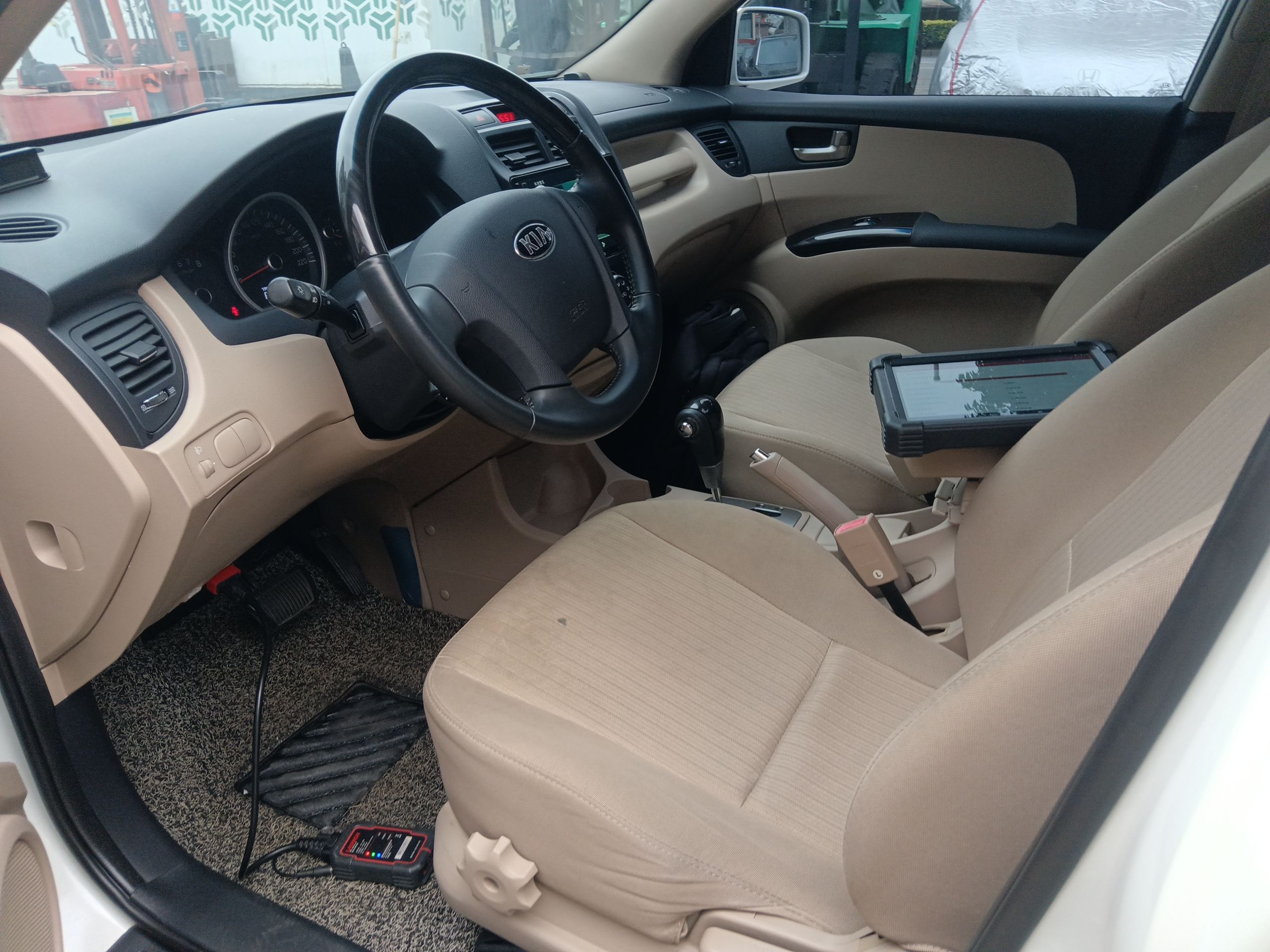 المقاعد الأمامية داخل السيارة