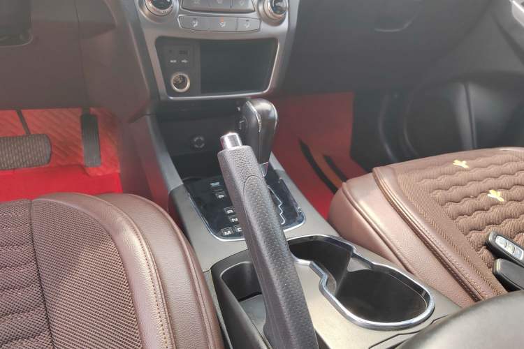 Used SsangYong Korando 2014 2.0L Gasoline Two-Wheel Drive Automatic Elite Navigation Edition