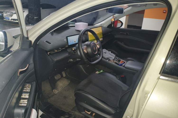 Used Baojun Yunhai 2024 140km Plug-in Hybrid Version
