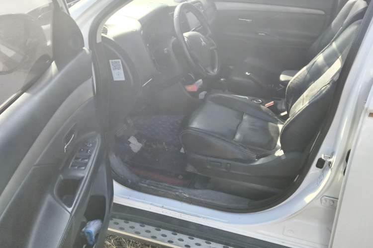 Used Mitsubishi Outlander 2014 2.4L 4x4 Deluxe Value Edition 5 Seats