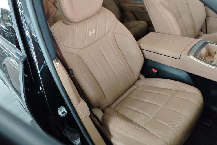 Used ONVO Luxeed L90 2025 Model—Max Six-Seater Version Right Front Seat