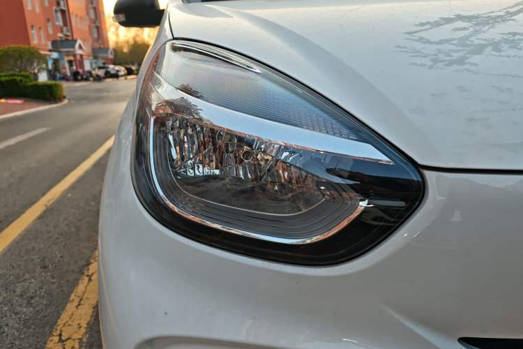 Used Roewe Clever 2021 302 km New Four-Seater Super-Efficient Version
