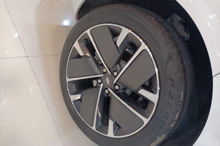 Used Li Auto L6 2025 Pro Smart Refresh Edition Right Rear Wheel Hub