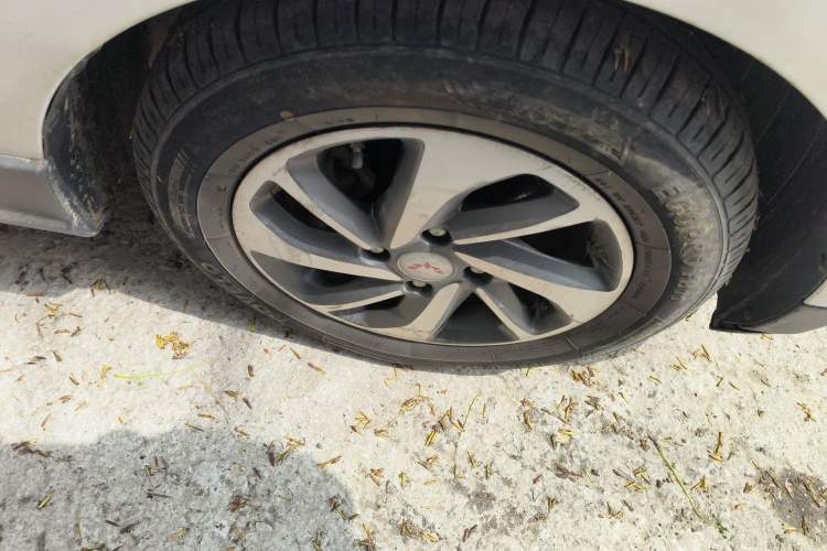 Used Wuling Hongguang 2016 1.5L S1 Deluxe Model China V-standard Right Front Wheel Hub