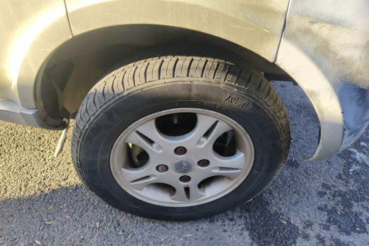 Used Wuling Rongguang 2011 1.2L Standard Version Right Front Wheel Hub