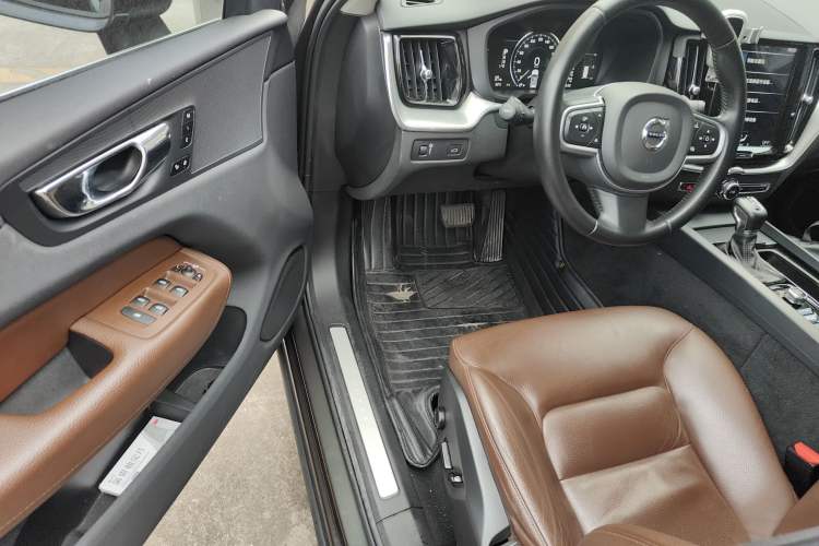 Used Volvo XC60 2019 T5 4x4 Smart Edition China VI Standard Driver Seat