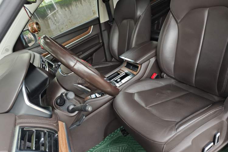 Used Roewe RX8 2018 30T Smart Connectivity Two-Wheel Drive Flagship Edition