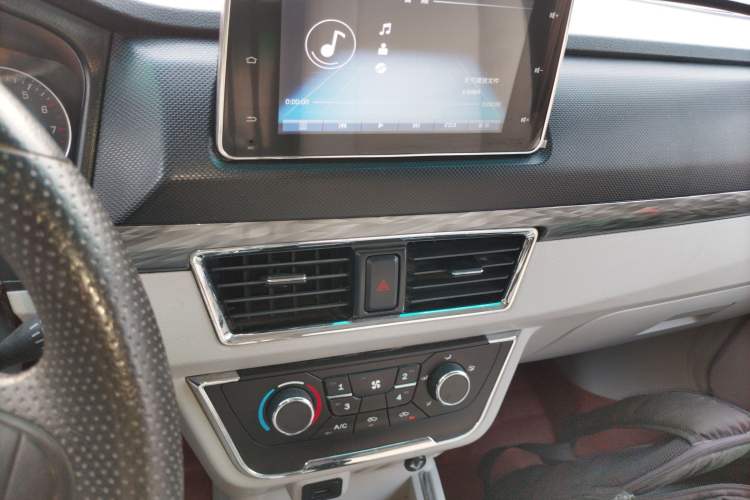 Used Jinbei New Hiace S 2023 1.5L Wealth Edition Van 2/5-Seater Air-Conditioned Model SWC15M