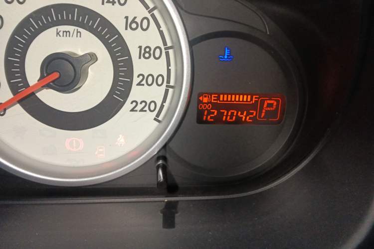 Used Mazda Mazda 2 2012 Hatchback Xuan Dong 1.3L Automatic Standard Edition