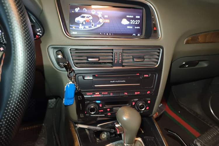 Used Audi Q5 2012 2.0TFSI Luxury Edition Audio And AC Panel