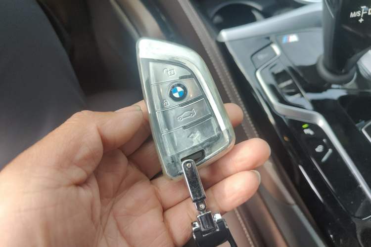 Used BMW 5 Series 2023 530Li Luxury Edition M Sport Package Vehicle Key