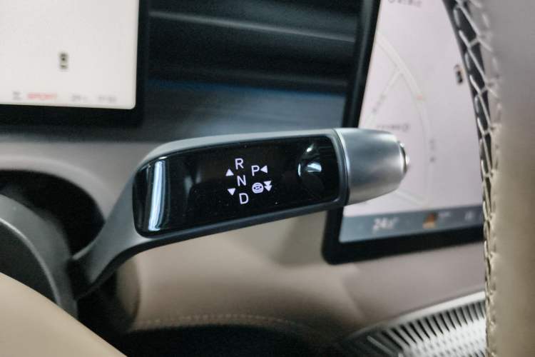 Used XPeng X9 2025 740 Ultra-Long Range Max Gear Lever