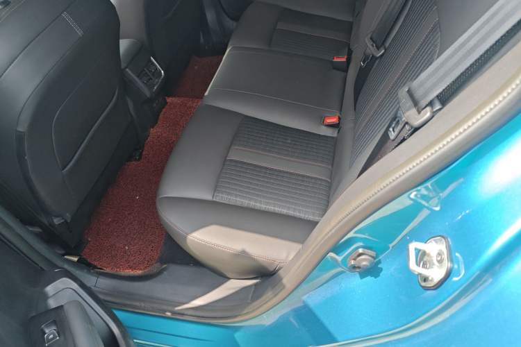 Used Dongfeng Aeolus Yixuan 2020 230T Automatic Dazzle Track Edition Left Rear Seat