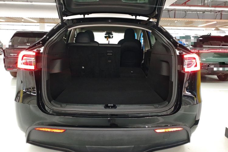 Used Tesla Model Y 2021 Standard Range Rear-Wheel Drive Version Trunk