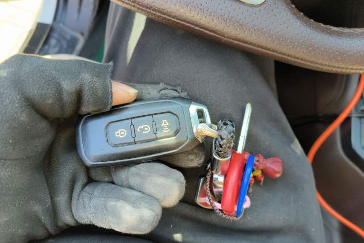 Used JMC Yuhu 7 2022 2.0T Manual Gasoline Two-Wheel Drive Comfort Version Standard Wheelbase JX4G20A6L Vehicle Key