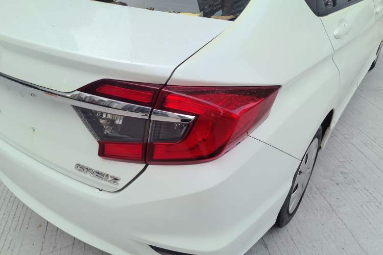 Used Honda Greiz 2016 1.5L CVT Classic Edition Exterior 1