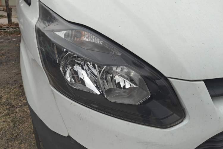 Used Ford Transit 2017 2.0T Diesel Multi-Purpose Commercial Vehicle Short Wheelbase Low Roof China V Standard