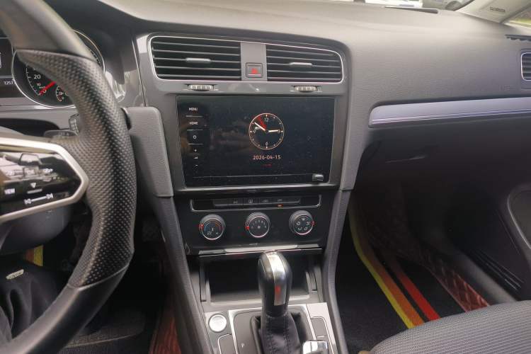 Used Volkswagen Golf 2020 Zhiai Edition 280TSI DSG Comfort Model Audio And AC Panel