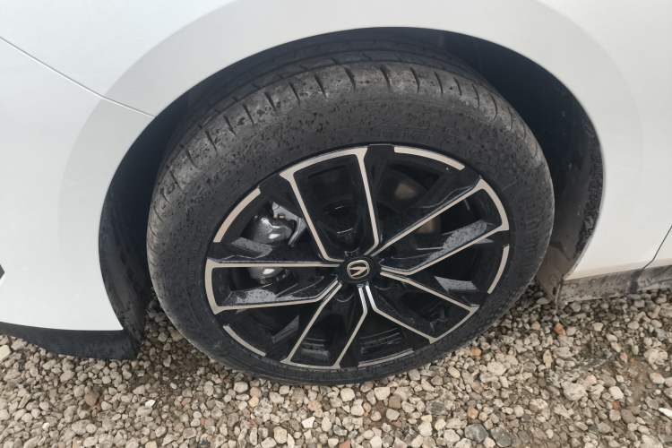 Used Changan UNI-V iDD 2024 Blue Whale Smart Electric iDD 136km ZhiKu Model