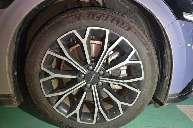 Used Zeekr 007 2025 Rear-Drive Intelligent Driving Version 75 kWh Right Front Wheel Hub