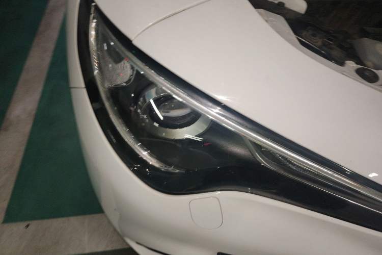 Used Alfa Romeo Stelvio 2017 2.0T 200HP Luxury Edition Right Front Headlight