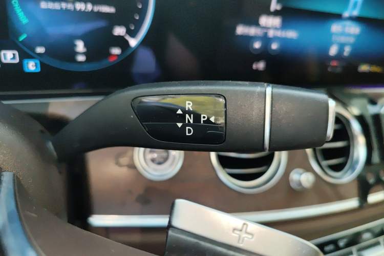 Used Mercedes-Benz E-Class 2022 Updated E 300 L Luxury Edition Gear Lever