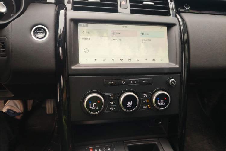 Used Land Rover Discovery 2018 3.0 SC V6 SE Audio And AC Panel