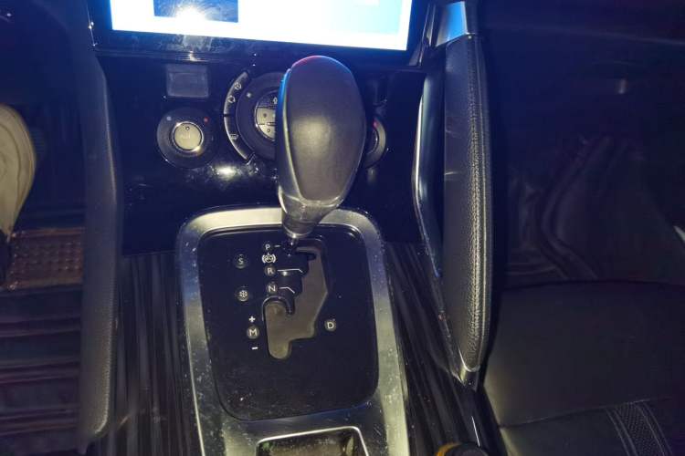 Used Peugeot 3008 2015 2.0L Automatic Trend Edition
