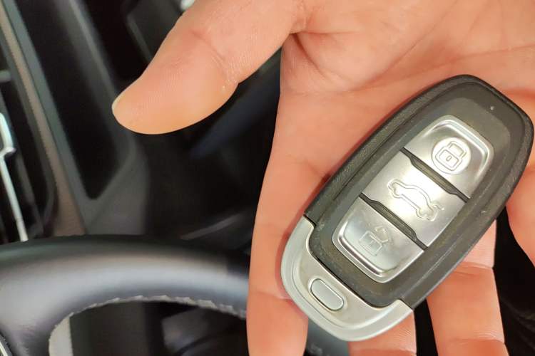 Used Hongqi E-QM5 2024 450km Range Commuter Version
