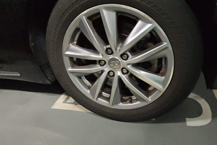 Used Infiniti Q50L 2015 2.0T Enjoyment Edition Right Front Wheel Hub