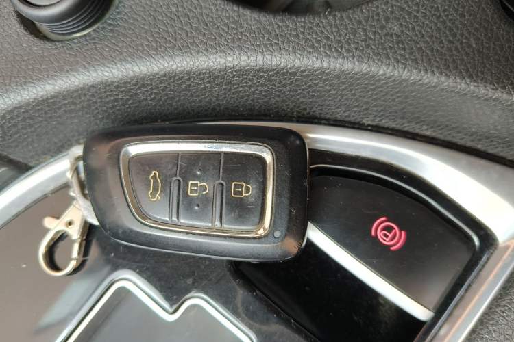 Used Dongfeng Aeolus AX7 2015 2.3L Automatic ZhiZun Version
