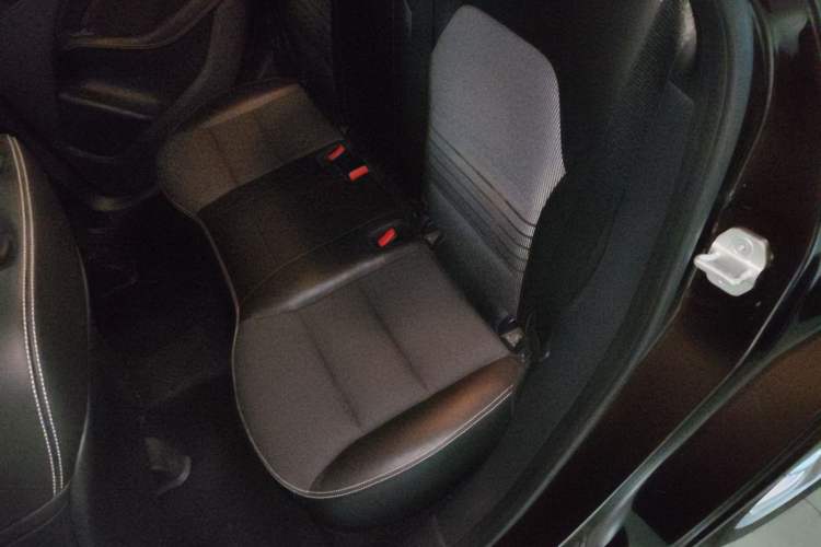 Used Mercedes-Benz B-Class 2015 B 200 Sport Edition Left Rear Seat