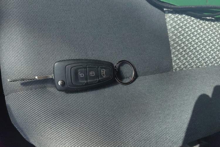 Used Ford Transit 2019 2.0T Gasoline Automatic Multi-Function Commercial Vehicle Mid-Roof 6-Seater China VI Standard Vehicle Key