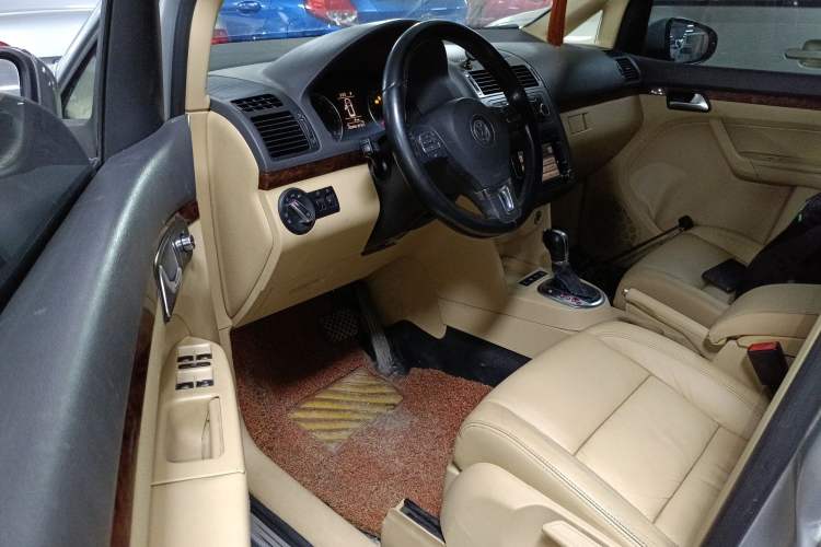 Used Volkswagen Touran 2011 1.4T DSG ZhiZhen Edition 5 Seats Driver Seat