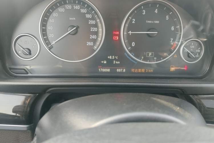 Used BMW 5 Series 2014 525Li Luxury Design Package Odometer Close Up