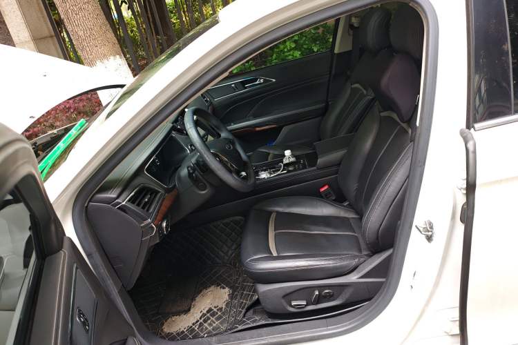 Used Ford Taurus 2017 EcoBoost 245 Flagship Model Left Front Seat