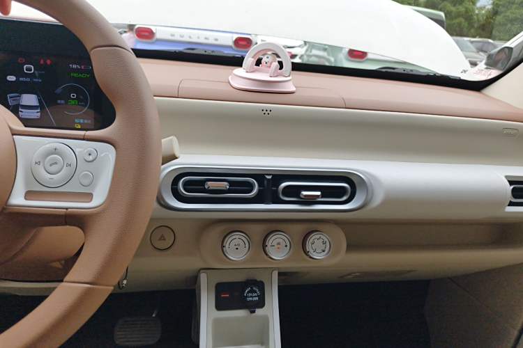 Used Wuling Hongguang MINIEV 2024 3rd Generation 215km Youth Edition Audio And AC Panel