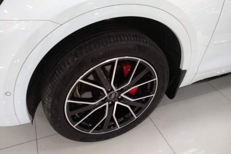 Used Audi Q5L 2025 quattro 45th Anniversary Edition 45 TFSI Luxury Dynamic Model Exterior 4