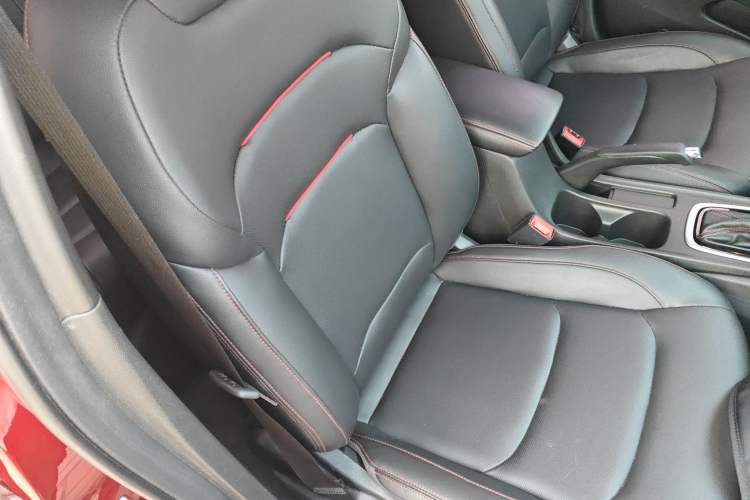 Used Chevrolet Monza 2020 Light Hybrid RS 330T Automatic Comfort Edition Right Front Seat