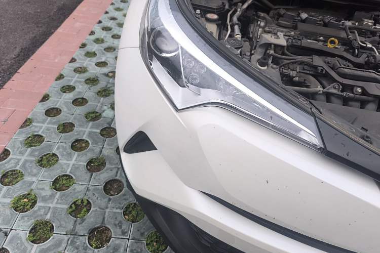 Used Toyota C-HR 2018 2.0L Leading with Sunroof China V Standard Right Front Headlight