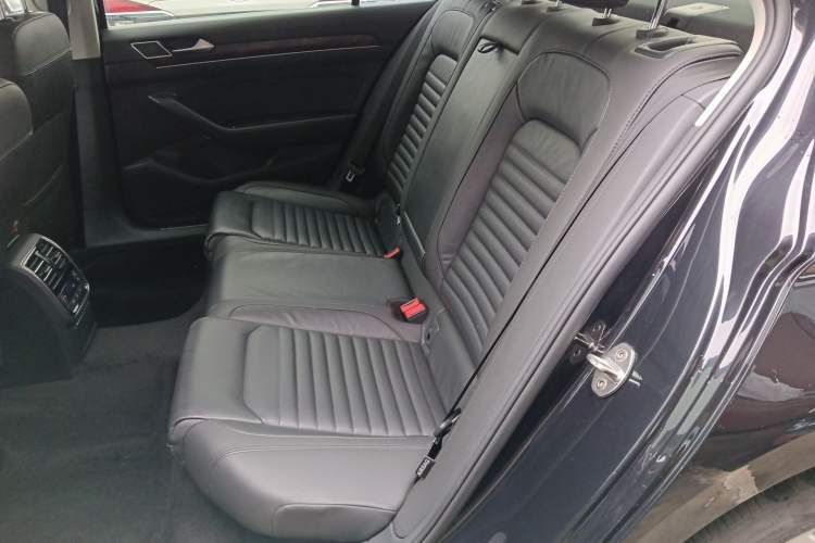 Used Volkswagen Magotan 2019 330TSI DSG Luxury Version China VI Standard Left Rear Seat