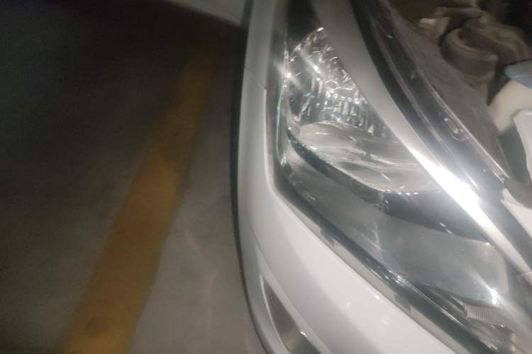 Used Hyundai Verna (older generation) 2014 1.4L Manual Smart GLS Trim Right Front Headlight