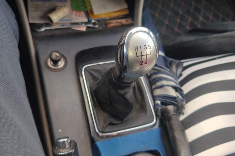 Used Bestune B50 2013 1.6L manual Comfort trim level Gear Lever