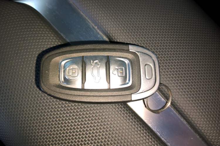 Used Hongqi E-QM5 2022 431 km Charge & Enjoy Edition