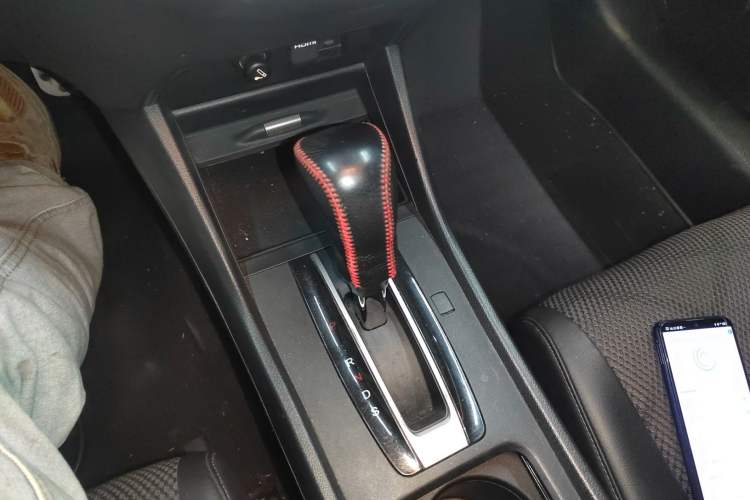 Used Honda Jade 2013 1.8L automatic Comfort version 5 seats
