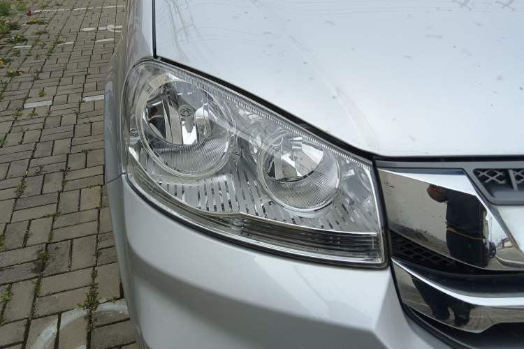 Used Great Wall Wingle 5 2021 1.5T Two-Wheel Drive "Dry Meal" Edition Value Model with a 1680mm Cargo Bed Equipped with GW4G15K Engine Right Front Headlight