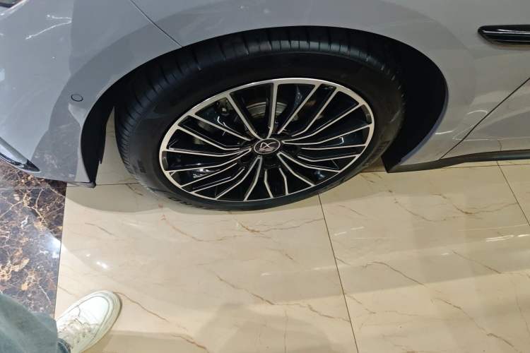 Used BYD Han 2025 DM-i Intelligent Driving Edition 125KM LiDAR Flagship Model
