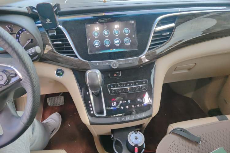 Used Buick GL8 2017 ES 28T Flagship Model China V Standard Audio And AC Panel